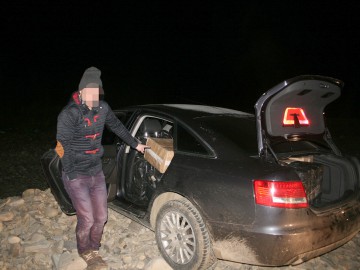 Autoturism cu numere expirate, descoperit în Ostrov